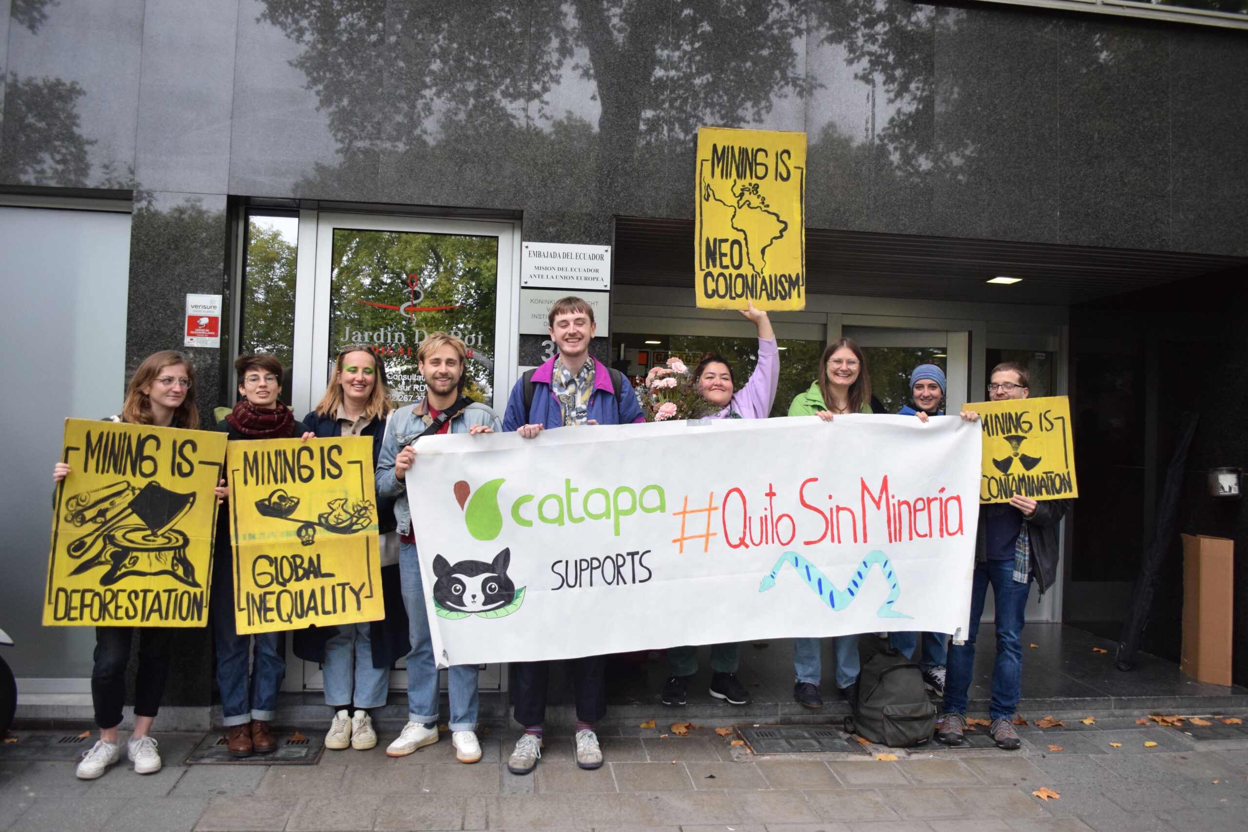 In front of Ecuadorian Embassy to support Quito Sin Minería campaign